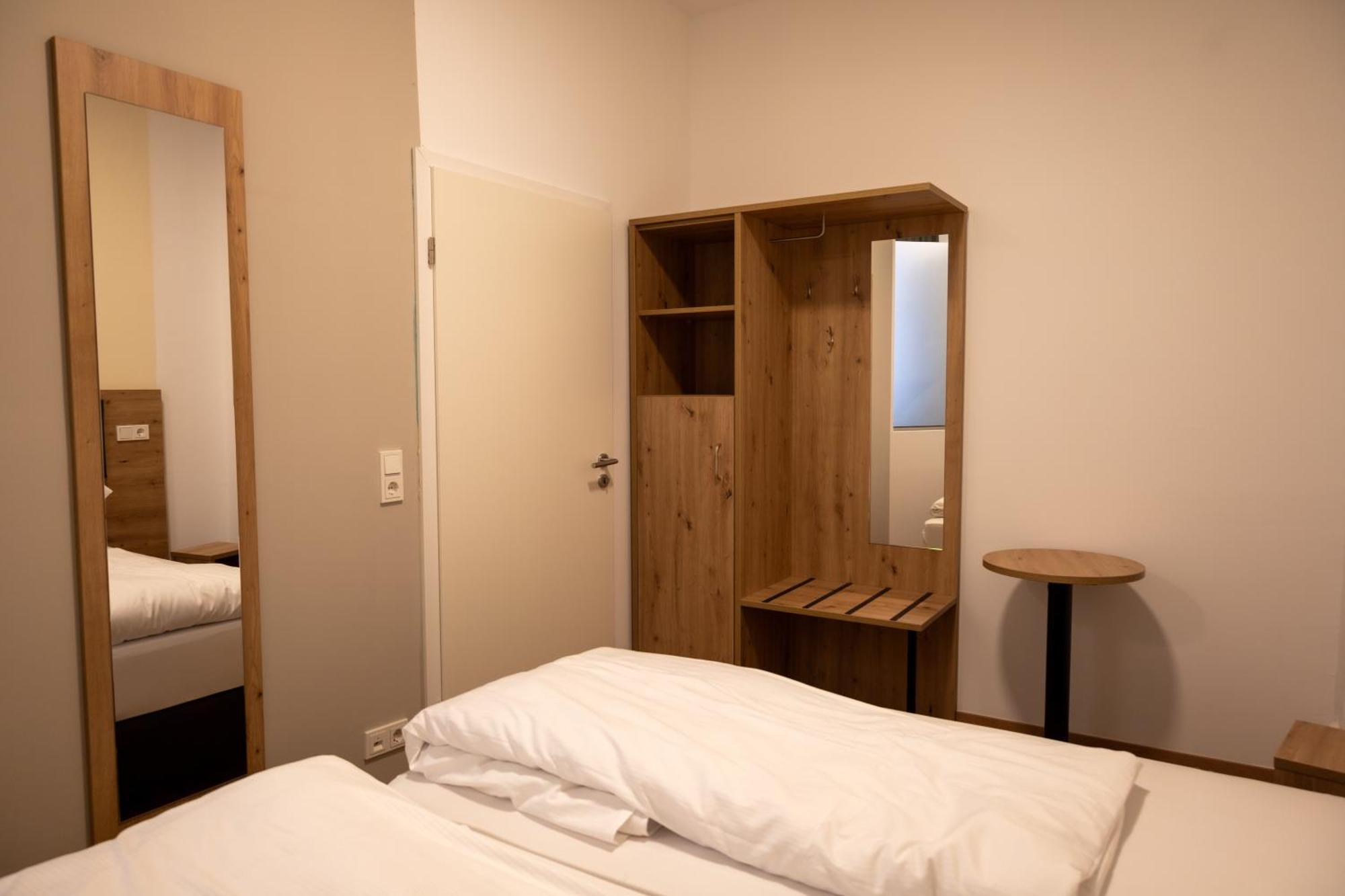 Hln Apartments Am Bahnhof Saarbrücken Buitenkant foto