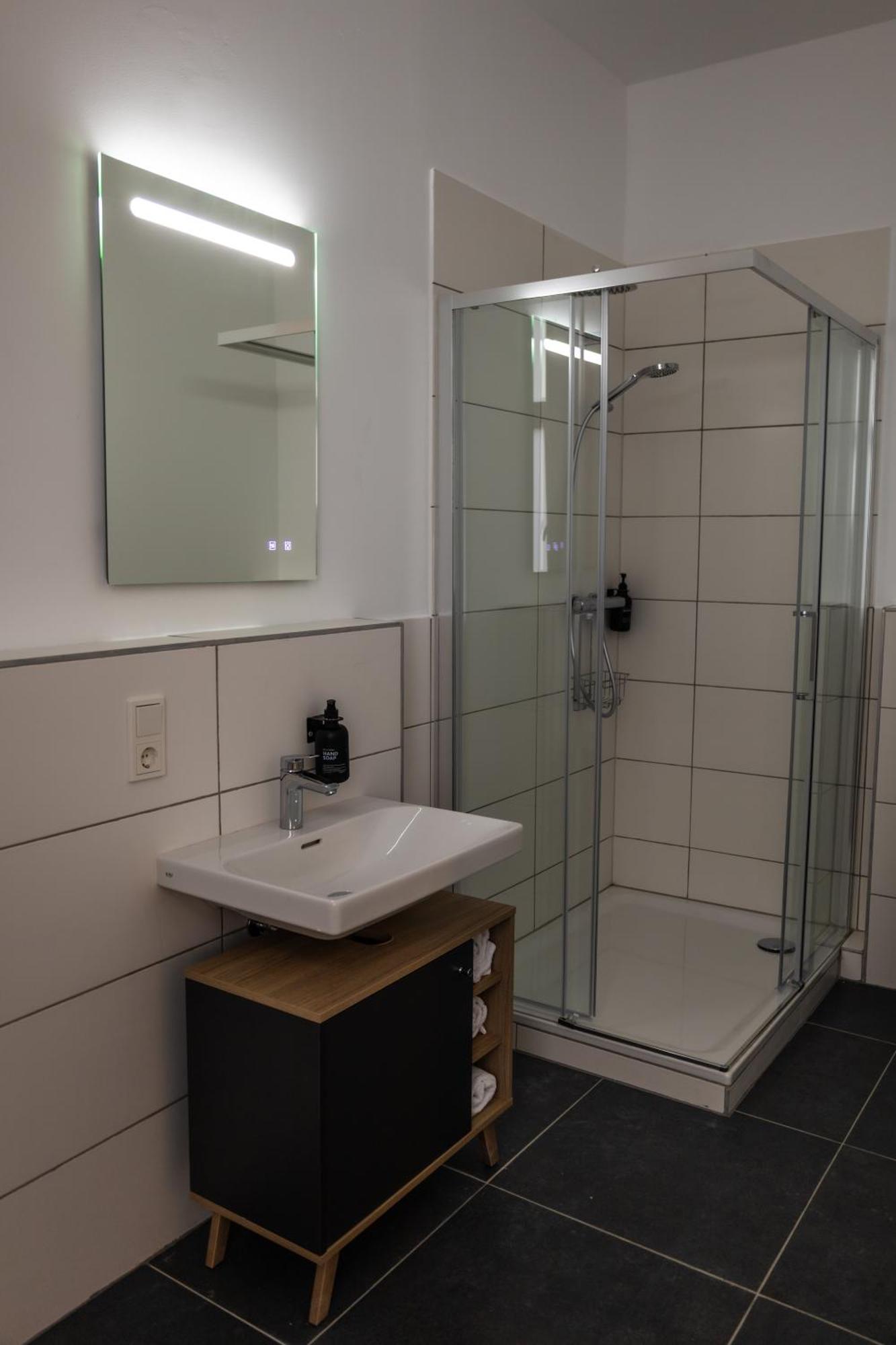 Hln Apartments Am Bahnhof Saarbrücken Buitenkant foto